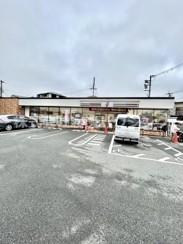 コンビニ　セブンイレブン箕面坊島1丁目店（コンビニ）まで373m