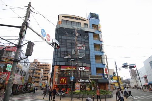 飲食店　マクドナルド 上新庄駅前店（飲食店）まで591m