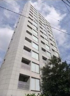 建物外観　鉄筋コンクリート造のがっちりとした建物。