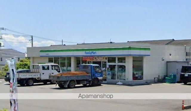 コンビニ　ファミリーマート（コンビニ）まで505m