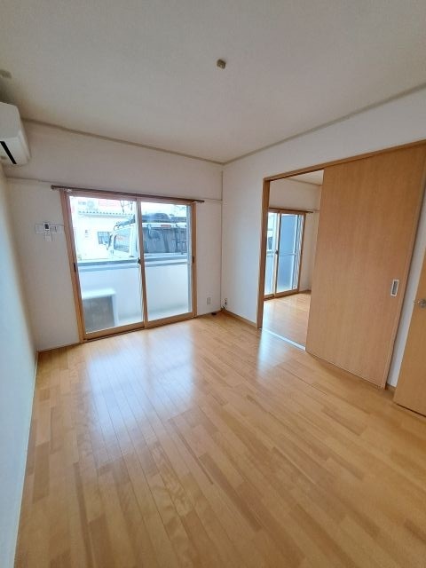 メゾン桜木町 A棟の居間写真