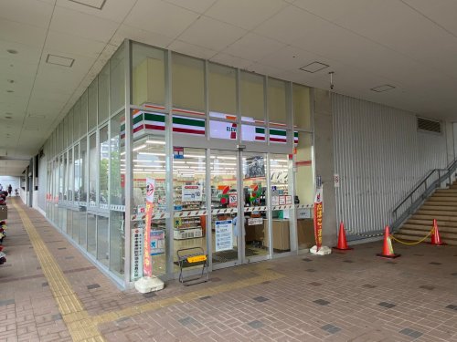 コンビニ　セブンイレブン豊中岡上の町２丁目店（コンビニ）まで700m