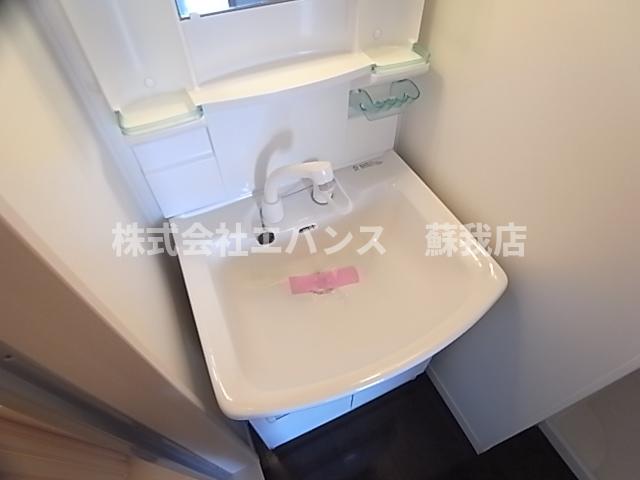 洗面設備　独立洗面台付きです