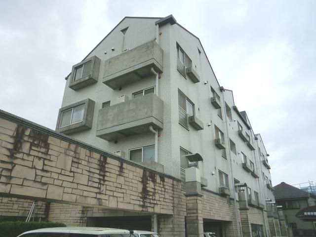 建物外観　★目の前がバス停となっておりますので雨の日も安心です★