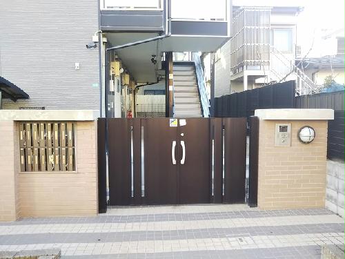 エントランス　オートロックゲート付き。