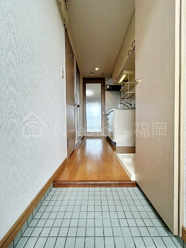 地下鉄空港線 室見駅 徒歩5分 10階建 築27年の玄関写真