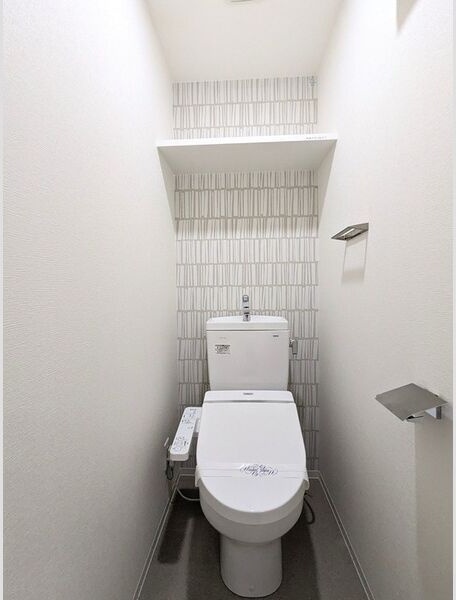 阪急宝塚線 中津駅 徒歩8分 11階建 築9年のトイレ写真