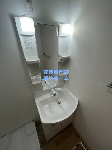 洗面設備　独立洗面台、小物を置くことができて便利です