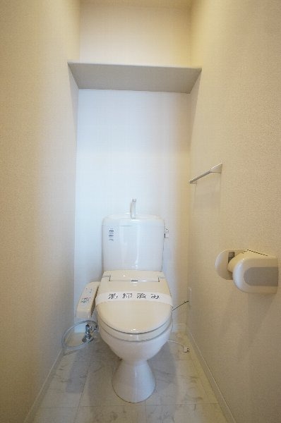 トイレ　※同仕様、別の部屋の写真です