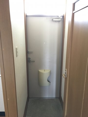 玄関　収納もある玄関です