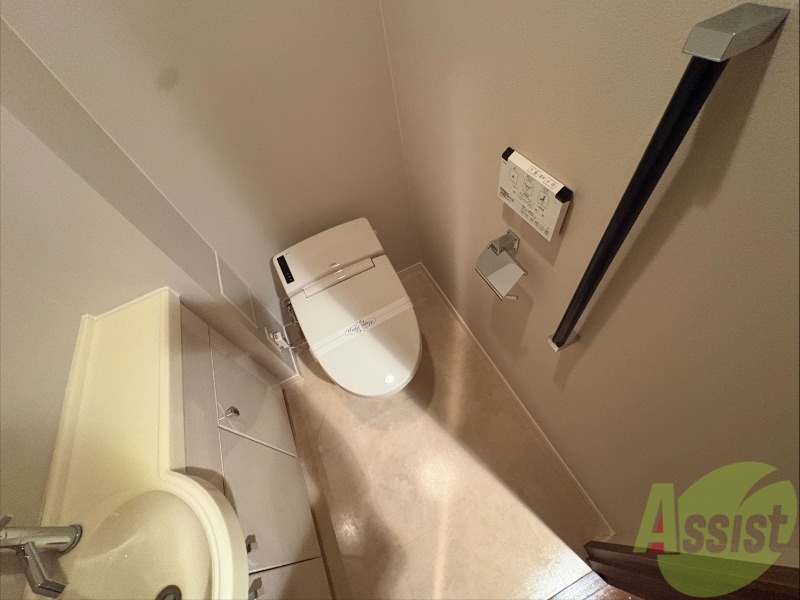 トイレ　こちらはトイレです。清潔感があり、安心して使用できます。
