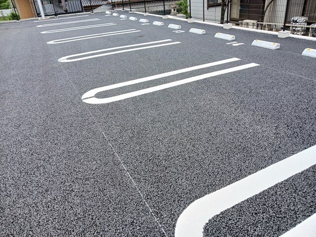 駐車場　駐車場があるので、車を買う予定の方も安心です
