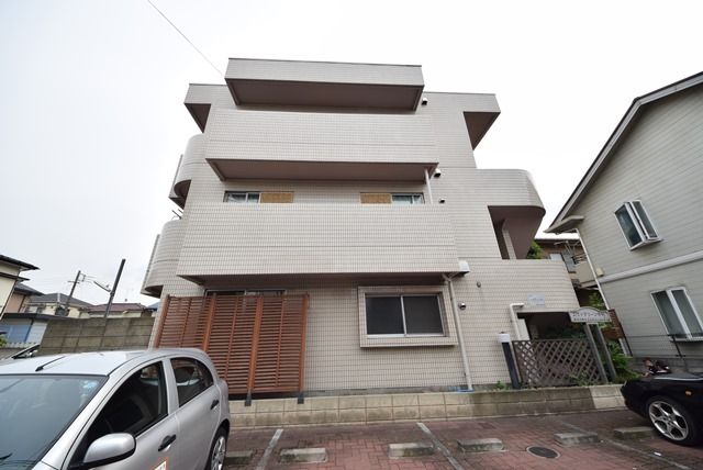 建物外観　★敷地内駐車場あり★