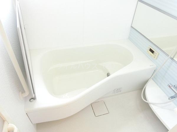 バス・シャワールーム　浴室乾燥機、追焚機能付の広々バスルーム！