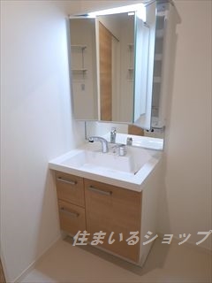 洗面設備　三面鏡付きシャンプードレッサー