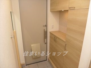 玄関　大型シューズボックス・手すりあり