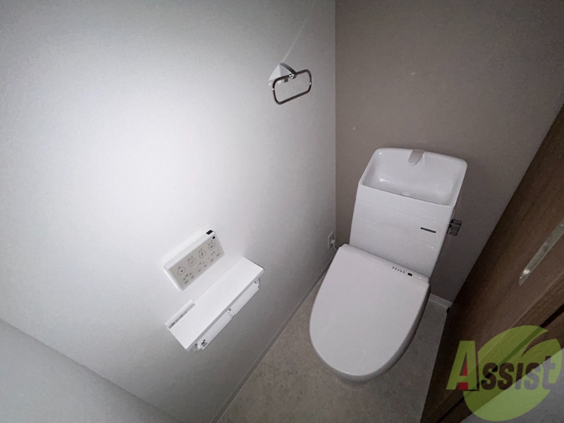 トイレ　トイレはウォシュレット機能付きです。安心して使用できますね。