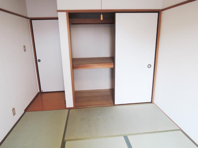 収納　ビー・ハイブ岸谷