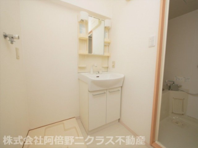 洗面設備　同建物の内装イメージです。
