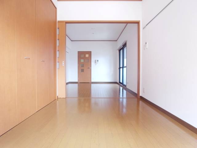 居室・リビング　広々リビングです