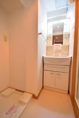 洗面設備　シンプルで使いやすい洗面台です！