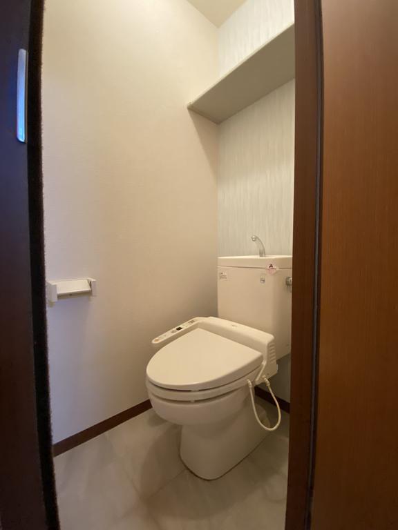 トイレ　温水洗浄便座付きトイレ