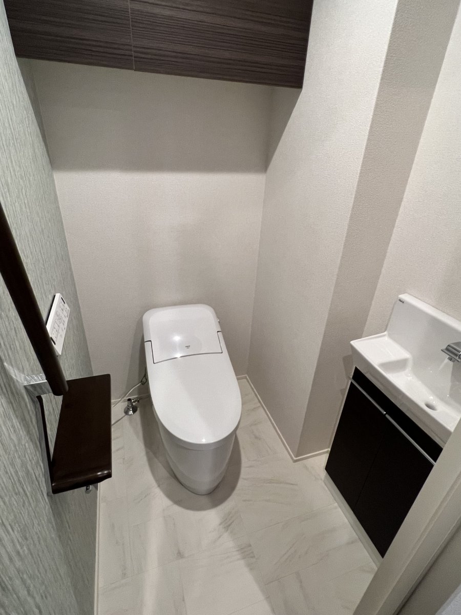 ＪＲ仙山線 山形駅 徒歩23分 3階建 築4年のトイレ写真