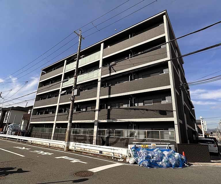 【京都市西京区桂上野東町のマンションの建物外観】