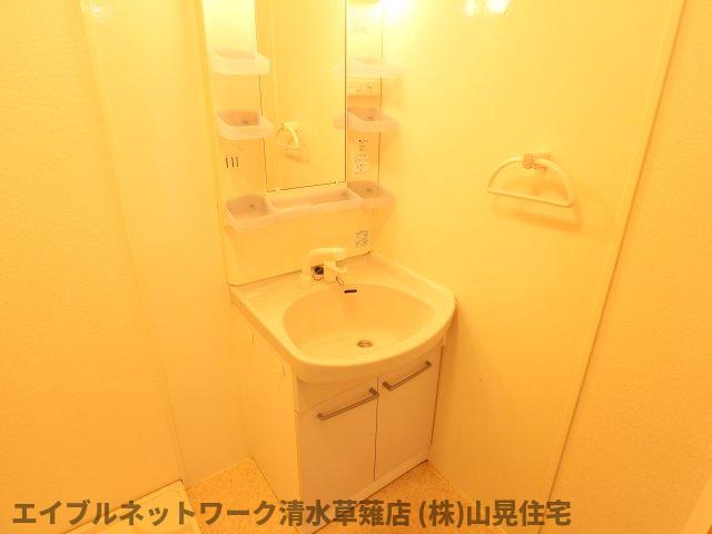 洗面設備　ゆったりとスペースのある洗面所