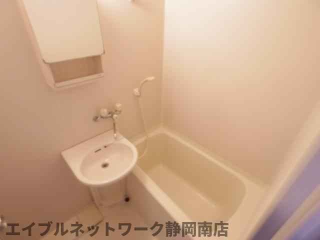 バス・シャワールーム　お風呂で日々の疲れを落としましょう