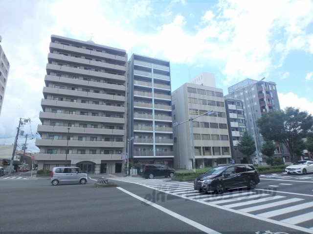 京都市中京区下八文字町のマンションの建物外観