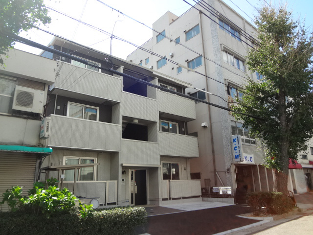 神戸市中央区神若通のアパートの建物外観