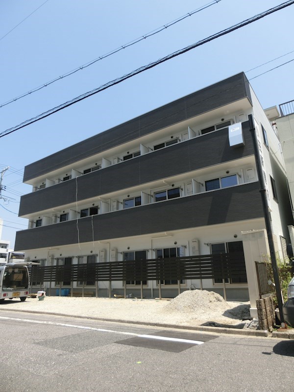 広島市中区光南のアパートの建物外観