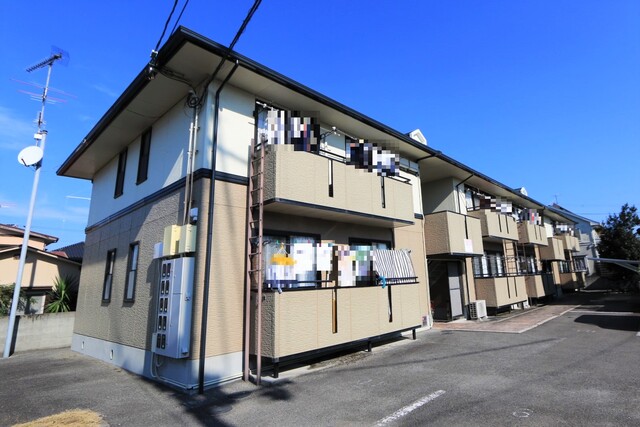 松山市古川南のアパートの建物外観