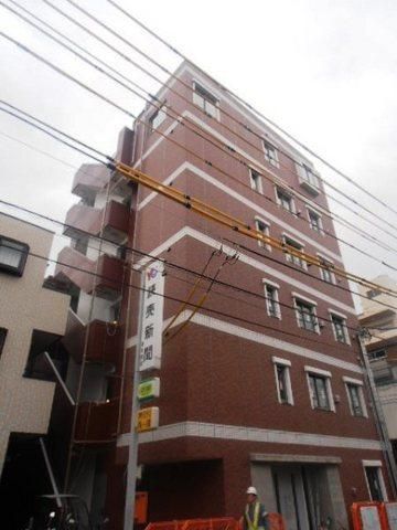 横浜市鶴見区栄町通のマンションの建物外観
