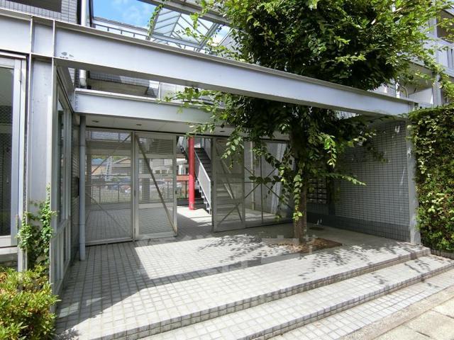 【京都市西京区山田出口町のマンションのエントランス】