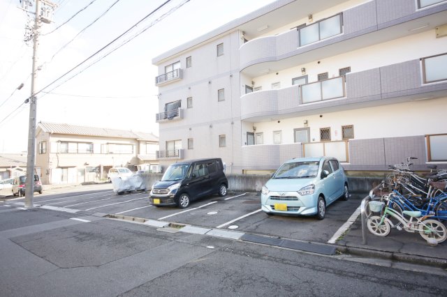 【エステート富貴ノ台の駐車場】