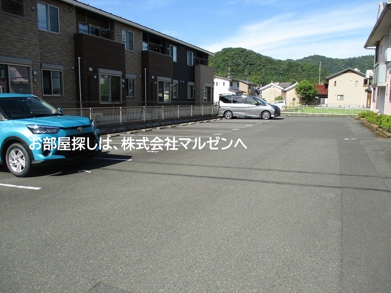 【むぎわらぼうしの駐車場】