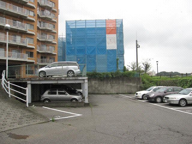 【メゾン城山の駐車場】