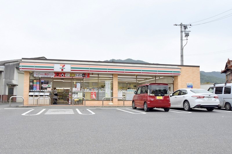 【安芸郡熊野町城之堀のアパートのコンビニ】