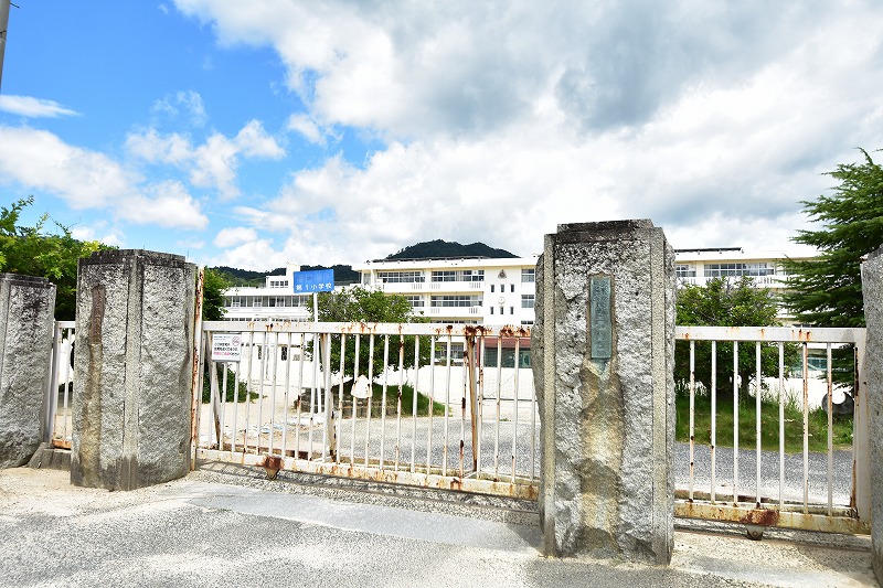 【安芸郡熊野町城之堀のアパートの小学校】