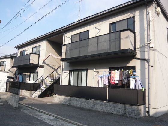 広島市東区牛田本町のアパートの建物外観