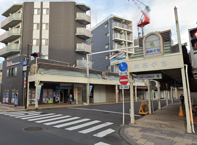 【横浜市神奈川区大口通のマンションのショッピングセンター】