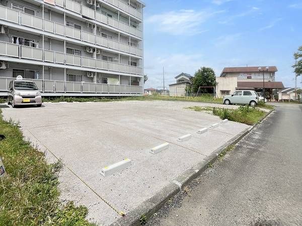 【あきる野市二宮のマンションの駐車場】