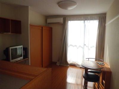 居室・リビング　明るい色調の居室です。