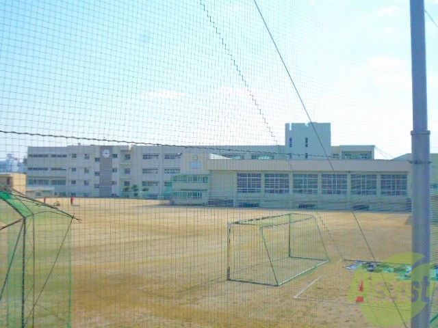 【箕面市坊島のマンションの中学校】