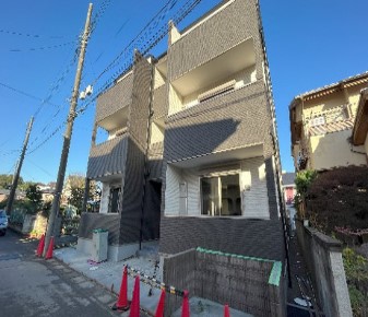 【エステイトB西大宮の建物外観】