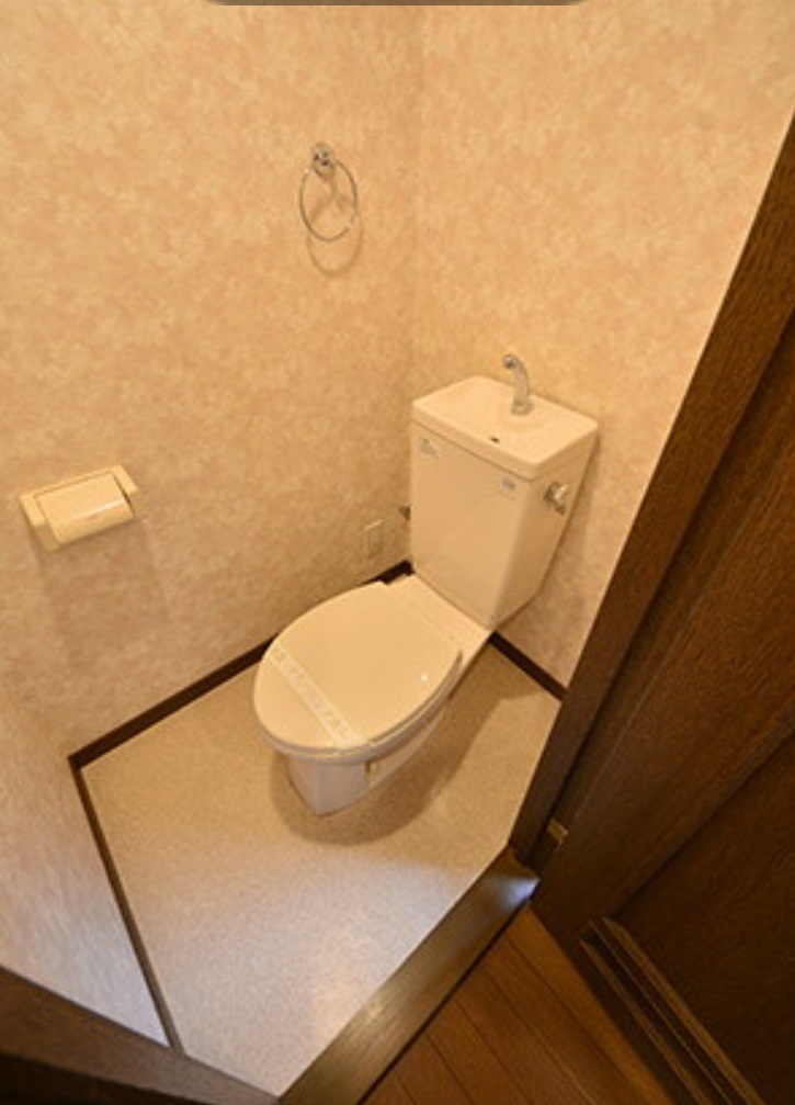 トイレ　別室のご参考画像です。