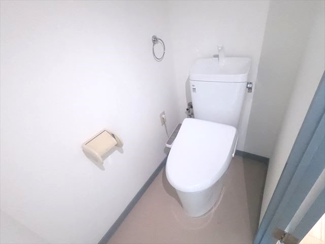 トイレ　ウォシュレット付き