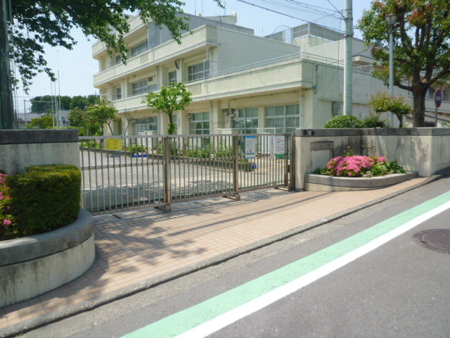 小学校　横浜市立恩田小学校（小学校）まで574m